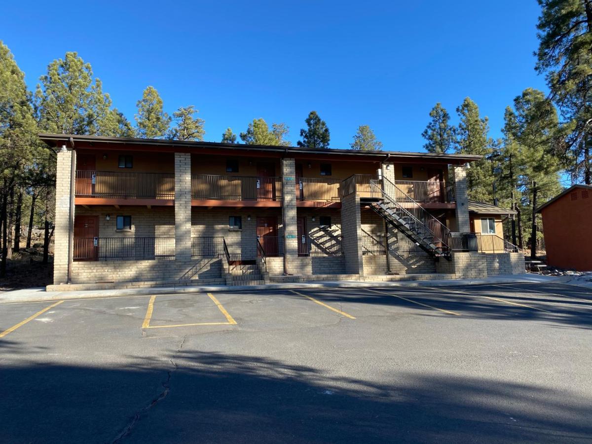 Motel In The Pines Munds Park Exterior foto